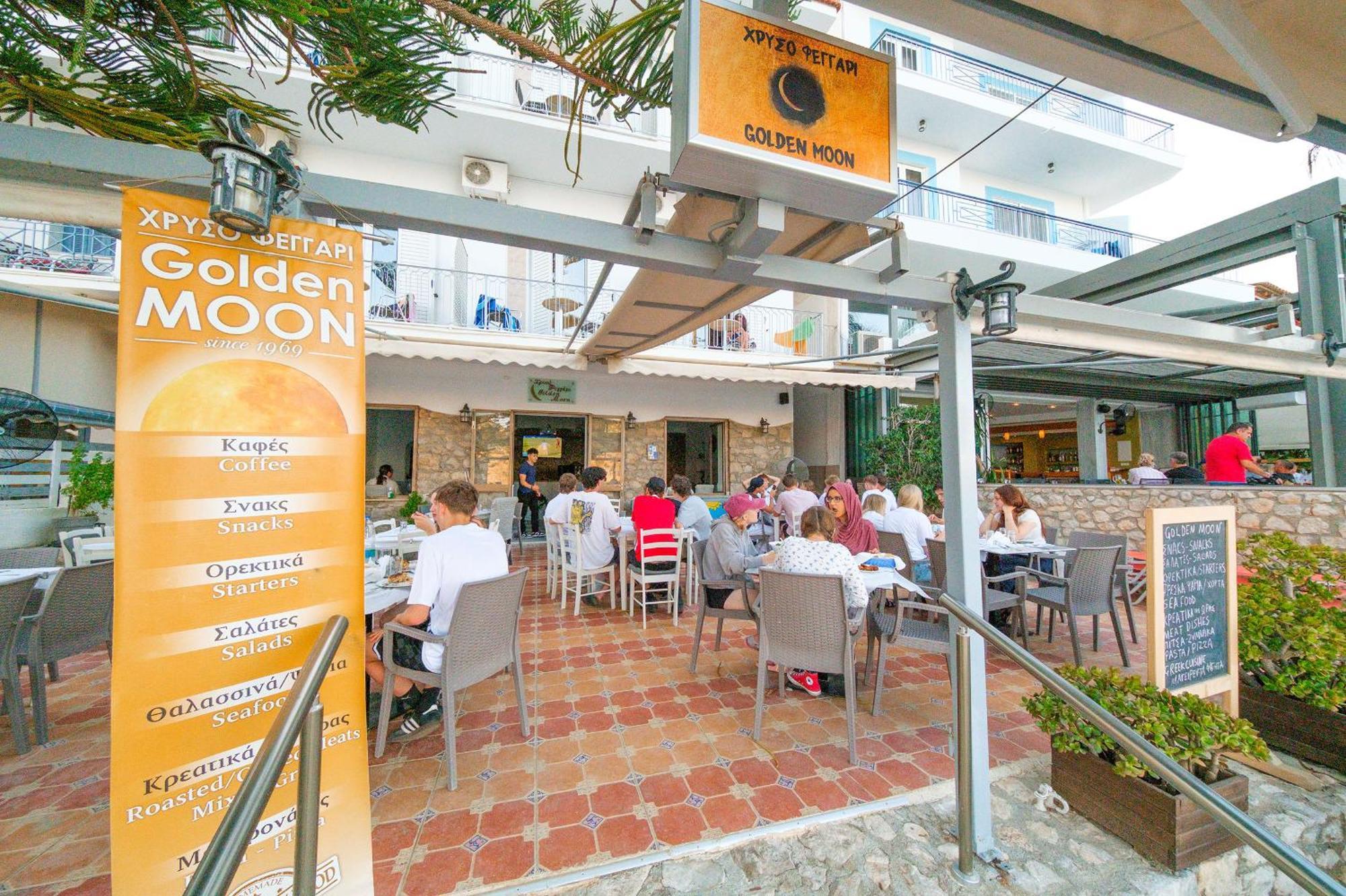 Golden Moon Hotel โตโล ภายนอก รูปภาพ