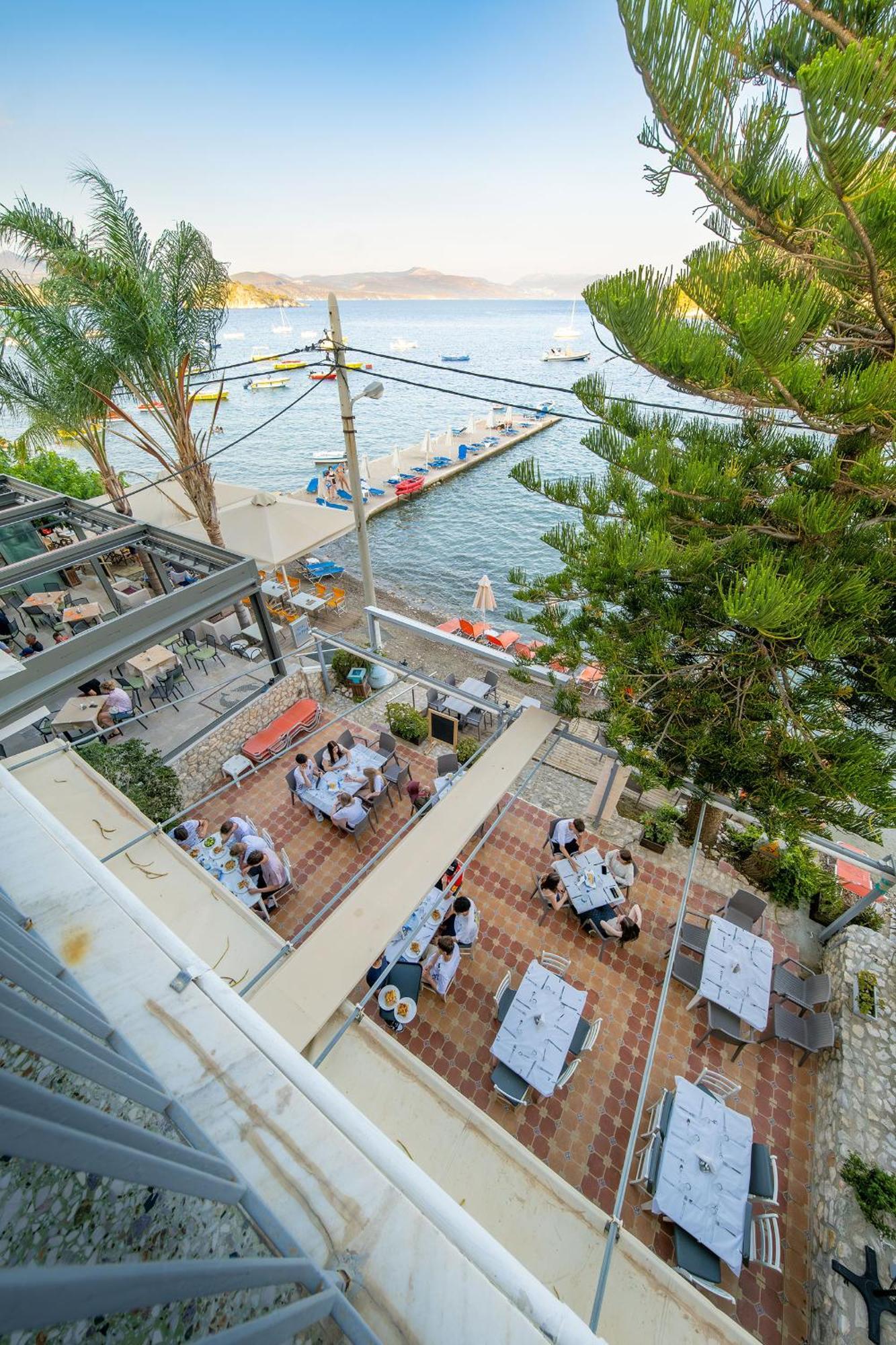 Golden Moon Hotel โตโล ภายนอก รูปภาพ