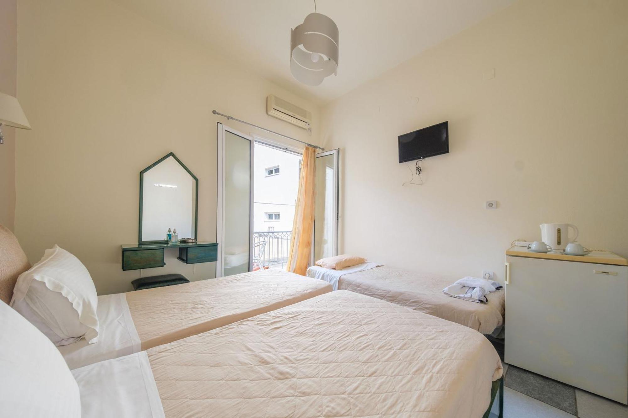Golden Moon Hotel โตโล ภายนอก รูปภาพ