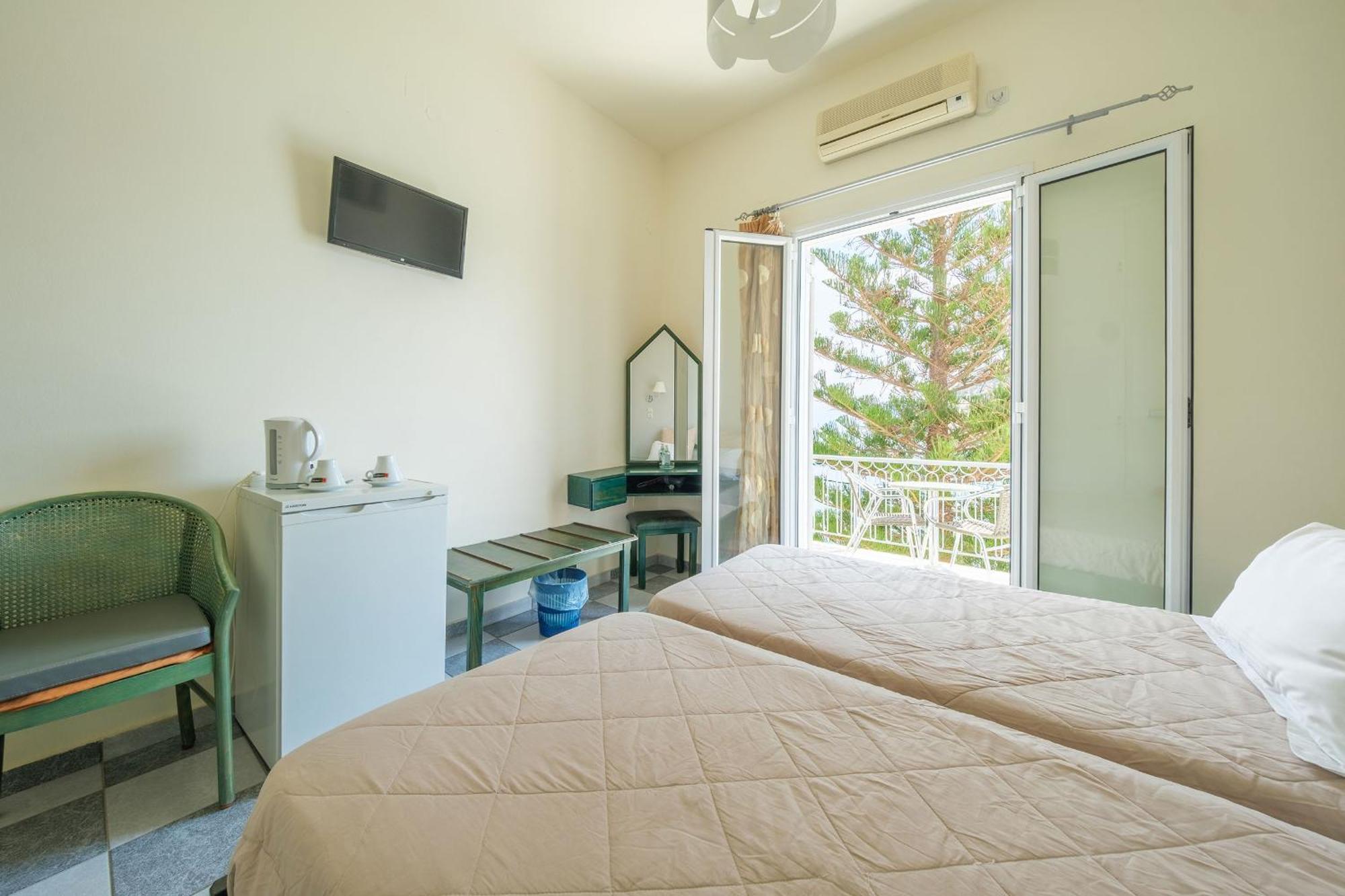 Golden Moon Hotel โตโล ภายนอก รูปภาพ