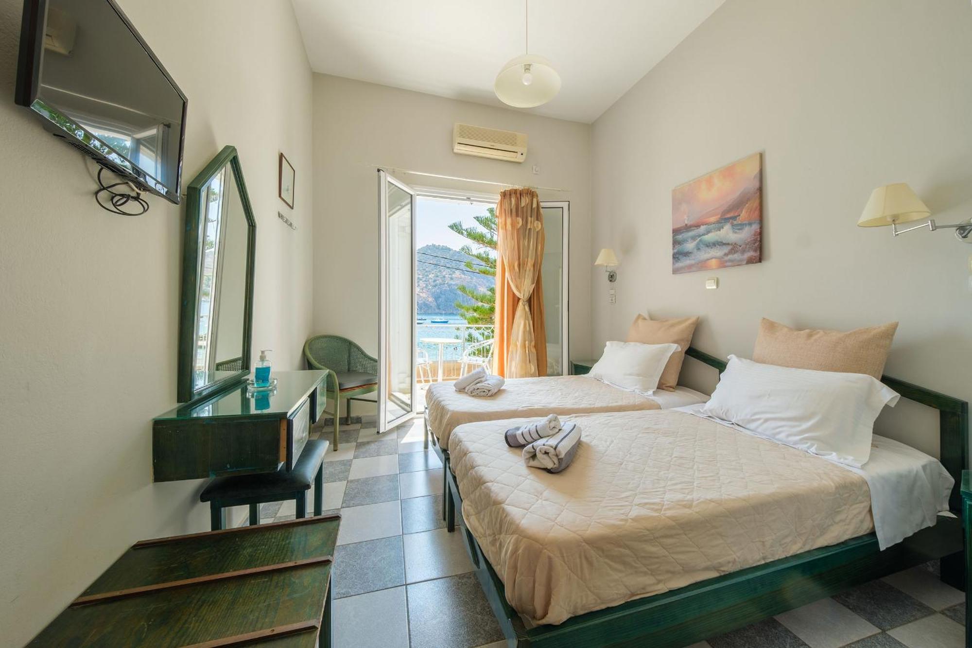 Golden Moon Hotel โตโล ภายนอก รูปภาพ