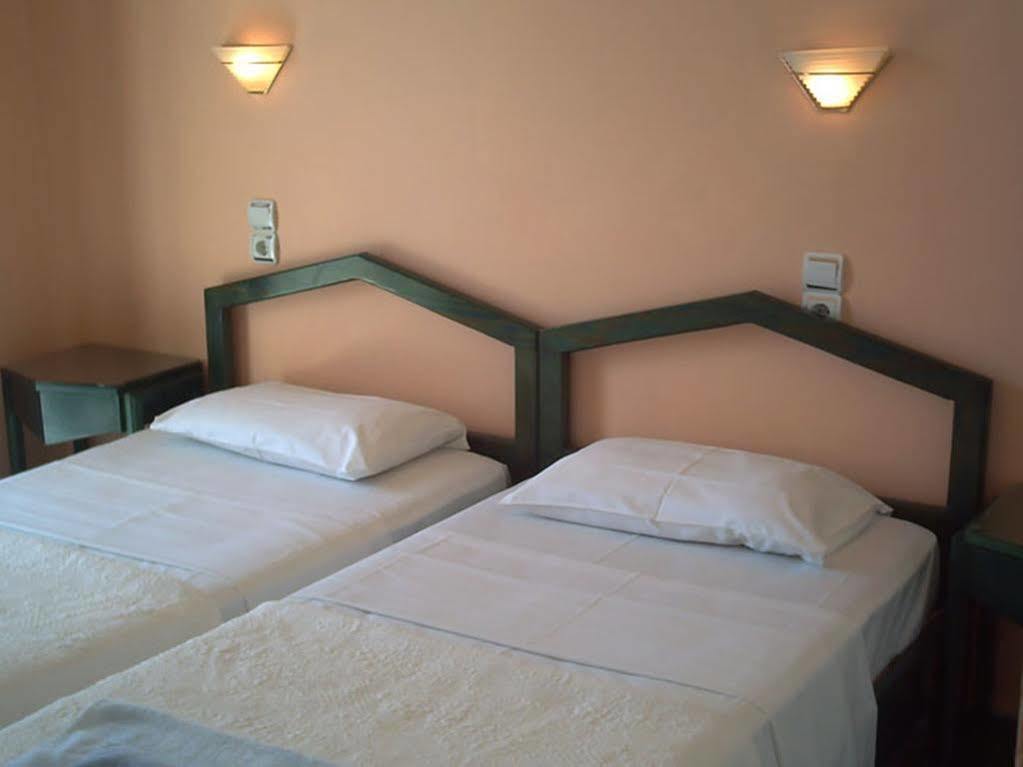 Golden Moon Hotel โตโล ภายนอก รูปภาพ